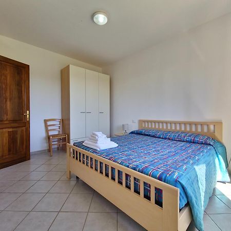 Pareja Apartment Orosei Bagian luar foto