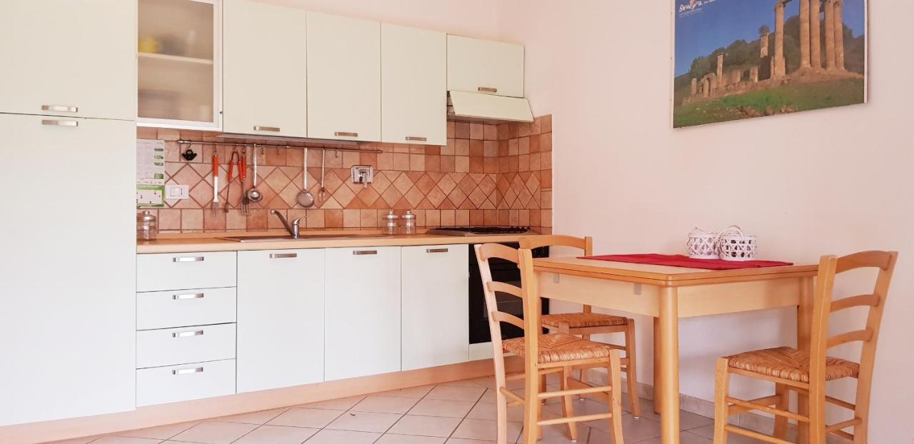 Pareja Apartment Orosei Bagian luar foto