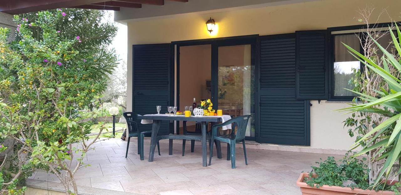 Pareja Apartment Orosei Bagian luar foto