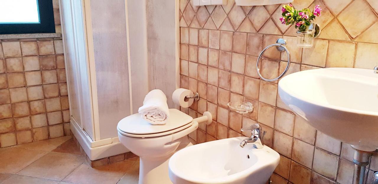 Pareja Apartment Orosei Bagian luar foto