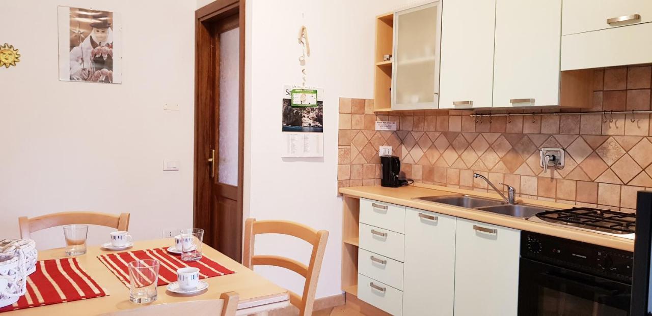 Pareja Apartment Orosei Bagian luar foto