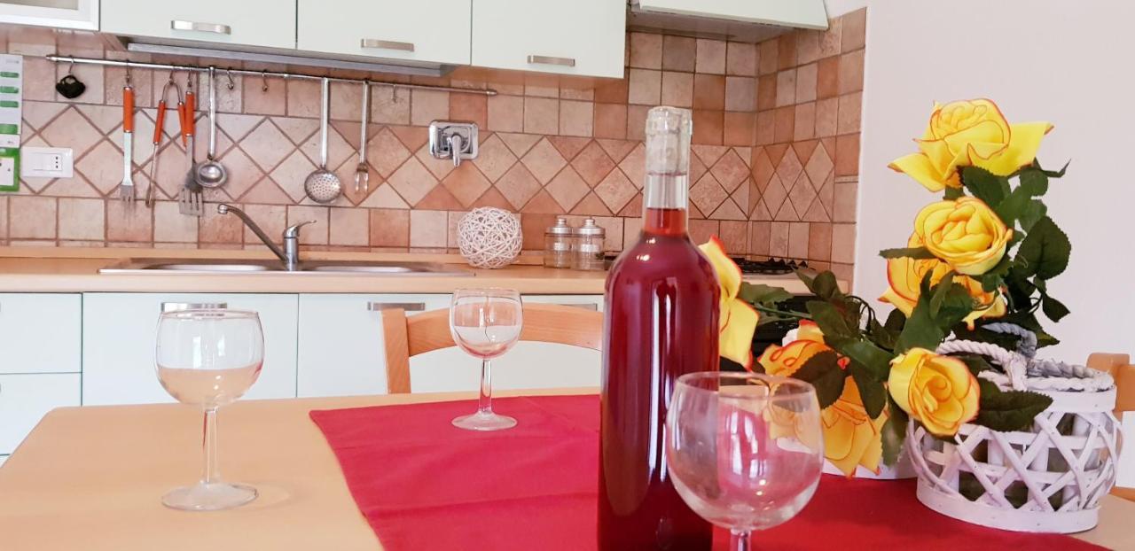 Pareja Apartment Orosei Bagian luar foto